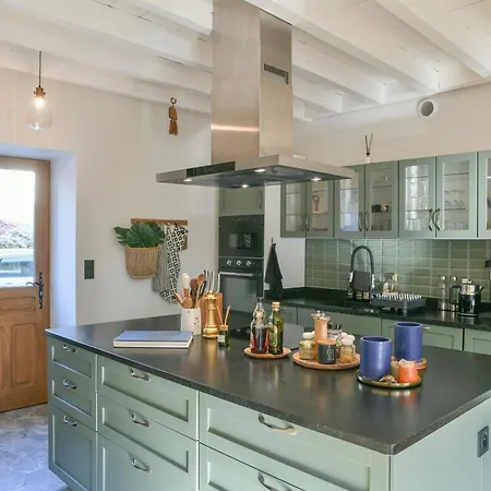 La Maison De La Pepee بيت للعطل *